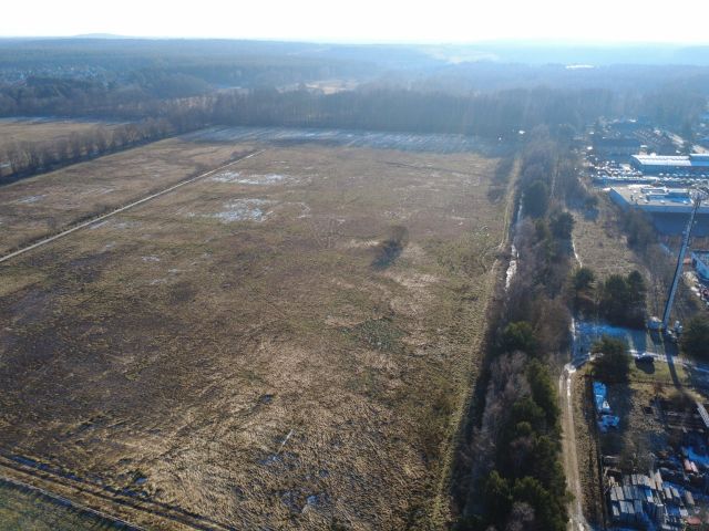 Blick auf Verkaufsfläche und Umgebung - Bis 31.12.2027 verpachtete Landwirtschaftsfläche hinter dem Einkaufszentrum ´Müggelpark Gosen´ an der Berliner Stadtgrenze