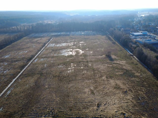 Blick auf Verkaufsfläche und Umgebung - Bis 31.12.2027 verpachtete Landwirtschaftsfläche hinter dem Einkaufszentrum ´Müggelpark Gosen´ an der Berliner Stadtgrenze