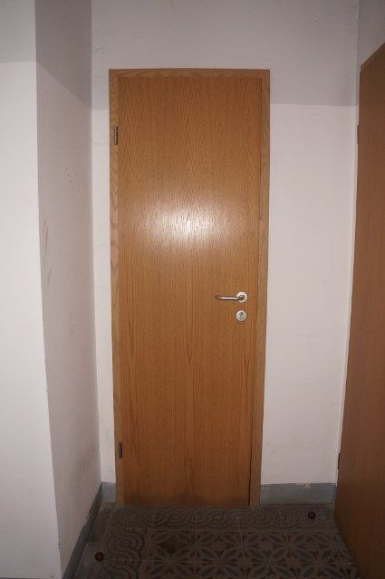 Zugang vom Treppenhaus zum separaten WC - Bezugsfreie Gewerbeeinheit nahe dem Stadtzentrum von Zwickau