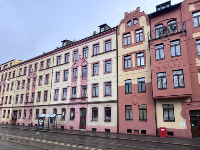 Straßenansicht und Nachbarbebauung - Bezugsfreie Gewerbeeinheit nahe dem Stadtzentrum von Zwickau