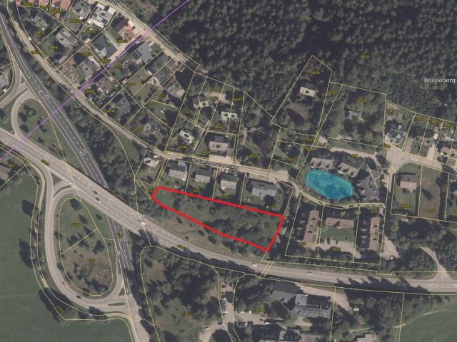 Lageskizze mit Umgebung und Luftbildunterlegung - Grundstück im Kurort Hinterzarten im Schwarzwald ca. 27 km von Freiburg (Breisgau) entfernt *vertragsfreie Grünfläche*