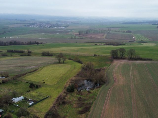 Blick auf die Verkaufsfläche und Umgebung -  1/2 Miteigentumsanteil an einer verpachteten Landwirtschaftsfläche südöstlich der Kleinsiedlung Hetzeberg **über 1 Hektar**