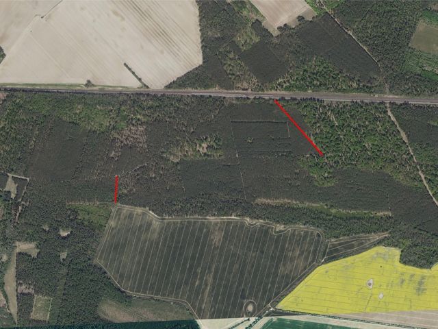 Lageskizze mit Umgebung und Luftbildunterlegung - 2 vertragsfreie Grundstücke innerhalb eines größeren Waldgebietes **etwa 23 km vom Berliner Ring entfernt**