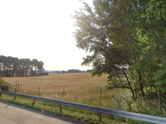 Blick Richtung Verkaufsfläche und Umgebung - Vertragslos genutzte Landwirtschaftsfläche **südöstlich der A11 und etwa 10 km vom Kloster Chorin entfernt**