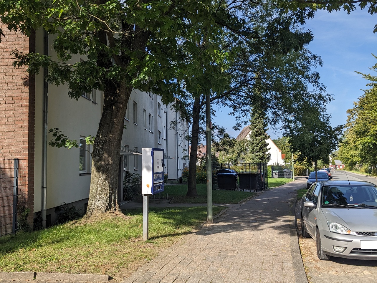 Kleinstfläche vor Wohnhaus in Bielefelds Innenstadt **teilweise vermietet und teilweise vertragslos genutzt**