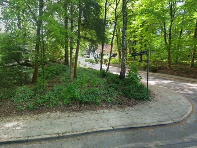 Verkaufsfläche und Umgebung - Vertragsfreies Grundstück neben einem Einfamilienhaus in Hamburg-Eißendorf +einem der grünsten Stadtteile Hamburgs+