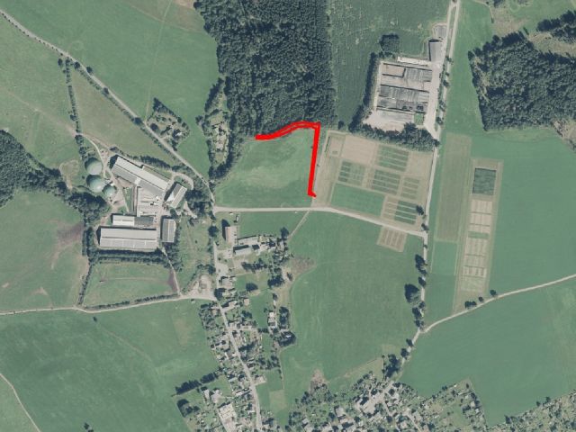 Lageskizze mit Umgebung und Luftbildunterlegung - Bis zum 30.09.2030 verpachtete Grünfläche/ Waldfläche **etwa 37 km vom Chemnitzer Zentrum entfernt**