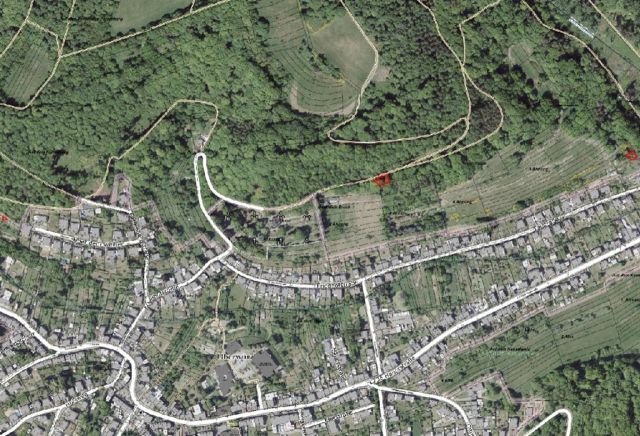 Übersicht mit Luftbildunterlegung - Teile der ehemaligen Westwallbunkeranlage **etwa 16 km von Saarbrücken und der französischen Landesgrenze entfernt**