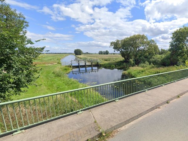 Örtliche Brücke über den Rhin - 2/24 Miteigentumsanteil an einem Grundstück südöstlich vom Mühlenrhin