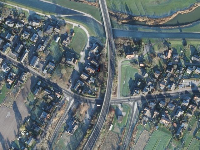 Lageskizze mit Umgebung und Luftbildunterlegung - 2 Splitterflächen hinter einem Wohnhaus ++nahe der Elbbrücke und ca. 6 km von der Hamburger Stadtgrenze entfernt++