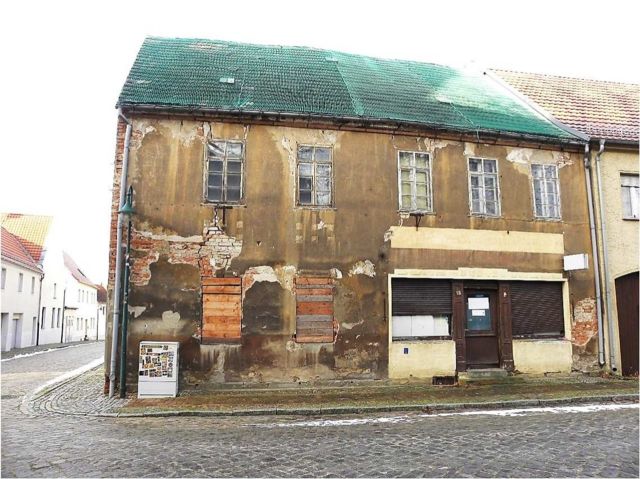 Verkaufsobjekt und Umgebung - Denkmalgeschütztes, ruinöses Wohn- und Geschäftshaus mit Nebengebäuden gegenüber der Stadtkirche St. Marien