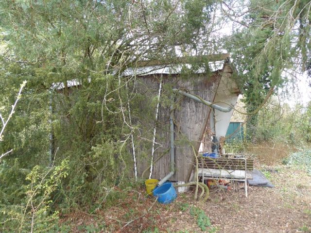 Blick auf Bebauung im Fremdeigentum auf dem vermieteten Bereich - Teilweise vertraglich genutztes Gartengrundstück mit Altbebauung teilweise im Fremdeigentum ca. 4 km nördlich von Halle (Saale)