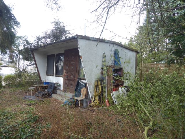 Blick auf Bebauung im Fremdeigentum auf dem vermieteten Bereich - Teilweise vertraglich genutztes Gartengrundstück mit Altbebauung teilweise im Fremdeigentum ca. 4 km nördlich von Halle (Saale)