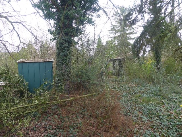 Blick auf Verkaufsfläche und Umgebung - teilweise vermieteter Bereich - Teilweise vertraglich genutztes Gartengrundstück mit Altbebauung teilweise im Fremdeigentum ca. 4 km nördlich von Halle (Saale)