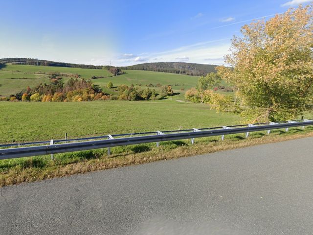 Blick auf das Flurstück 1530/4 (Gem. Meura) und Umgebung - 2 kleine, vertragsfreie Grundstücke (Wald- und Grünfläche) in Streulage