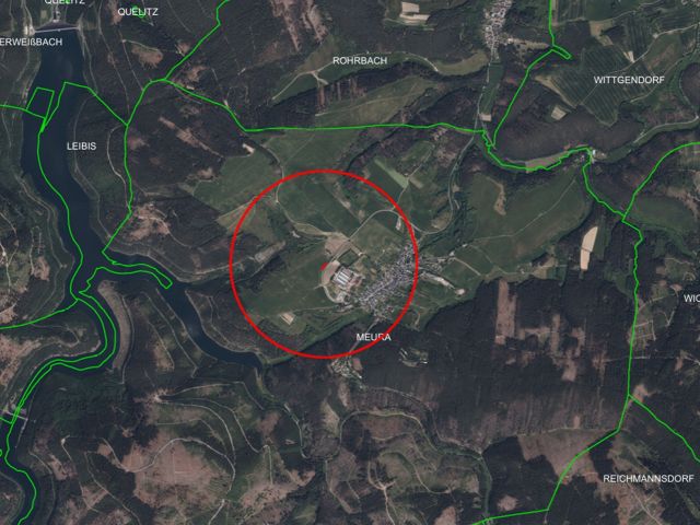 Meura - Lageskizze mit Umgebung und Luftbildunterlegung - 2 kleine, vertragsfreie Grundstücke (Wald- und Grünfläche) in Streulage