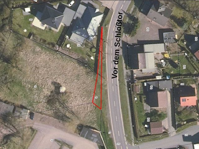 Lageskizze mit Luftbildunterlegung - Vertragsfreie Straßenbegleitfläche neben Wohnbebauung **nahe der Burg Wanzleben und dem Schlosspark**