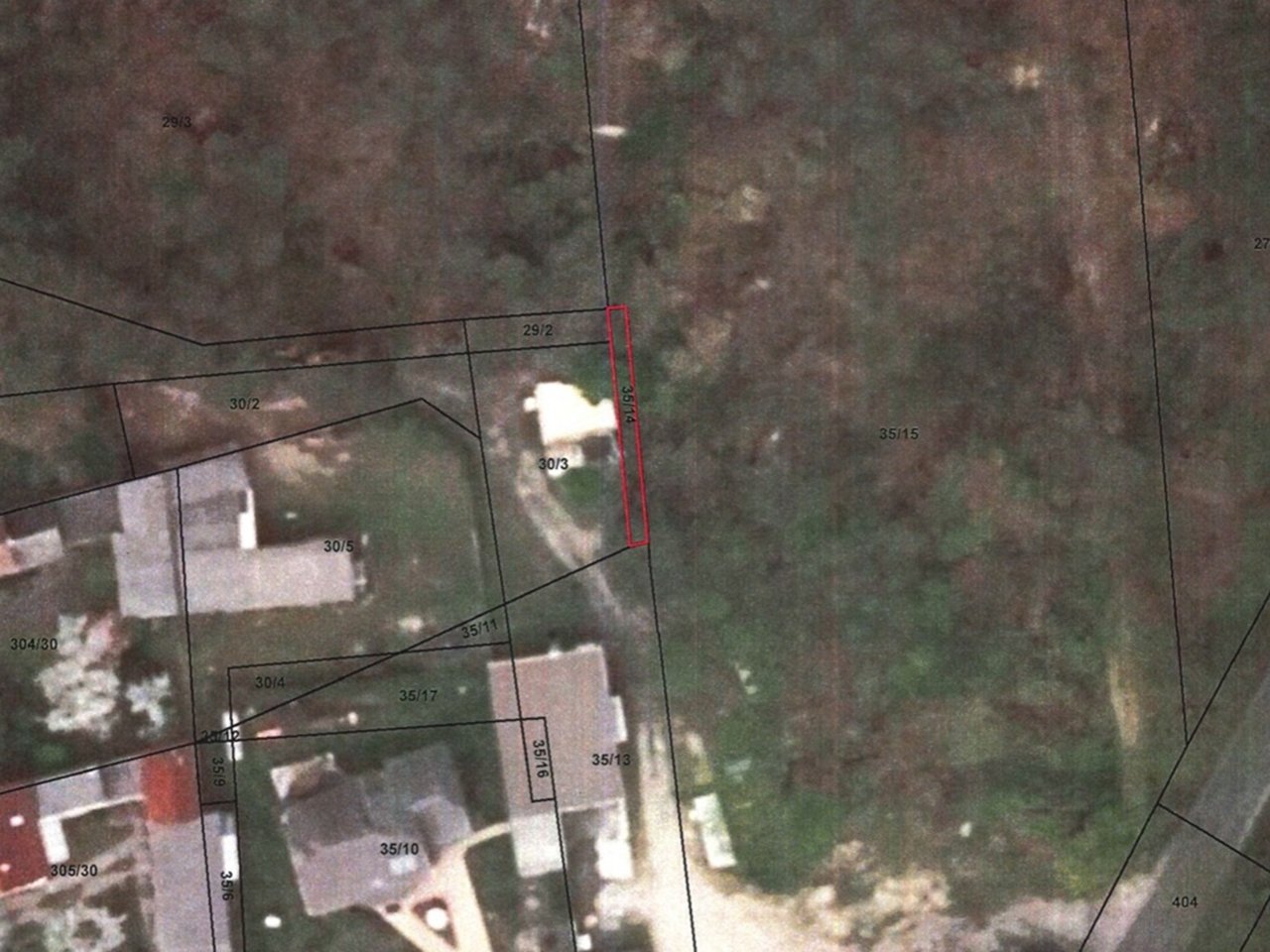 Kleinstfläche hinter einem Wohngrundstück **nördlich des Waldstadions Gräfendorf**