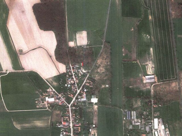 Lageskizze mit Umgebung und Luftbildunterlegung - Kleinstfläche hinter einem Wohngrundstück **nördlich des Waldstadions Gräfendorf**