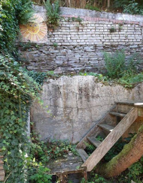Zugang zum Gartenhaus - Gartengrundstück mit kleinem Holzgartenhäuschen im Erholungsort Kleinschmalkalden im Thüringer Wald ** lt. FNP Mischgebiet