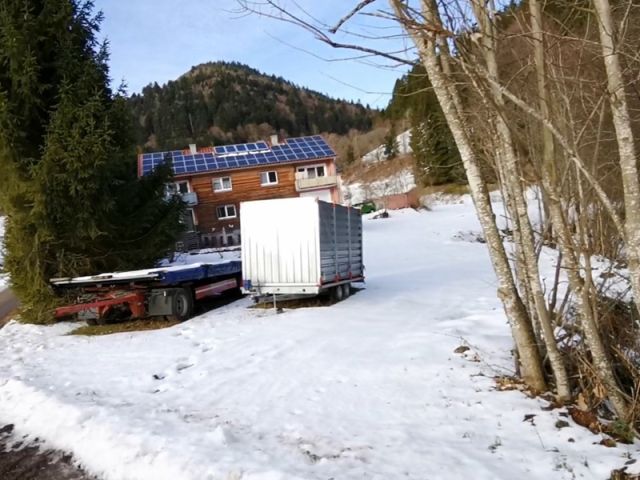 Blick auf Verkaufsfläche und Umgebung - Großes Grundstück neben Wohnbebauung ** idyllische Lage am Rande des Südschwarzwaldes und ca. 30 km von Basel entfernt