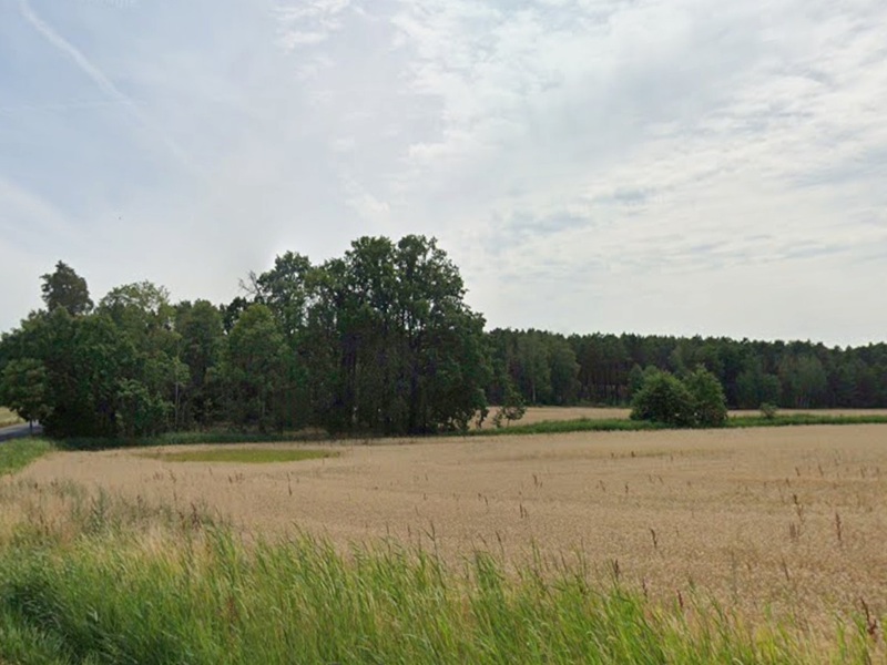 Schmaler Landwirtschafts- und Wassergrabenstreifen im Landkreis Dahme-Spreewald