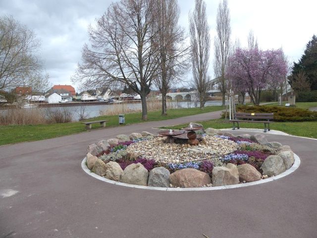Blick auf Umgebung Saaleplatz und die Saale - Vermietetes Wohn- und Geschäftshaus in zentraler Innenstadtlage * mit einer Jahresnettomiete von 13.110 € und einer PV-Anlage *