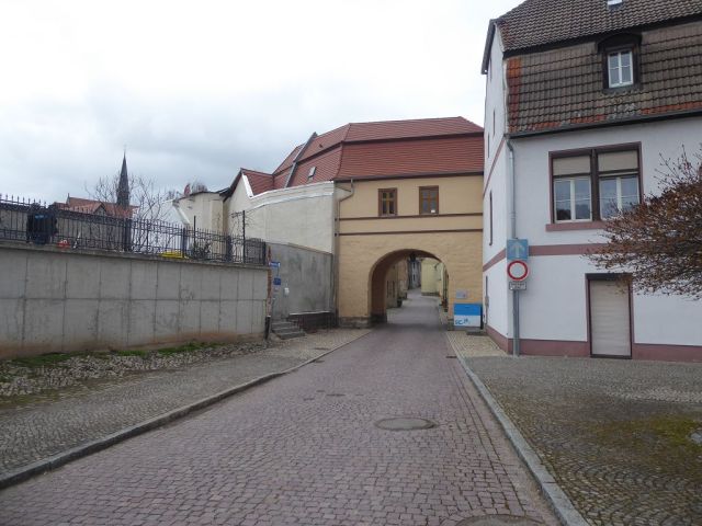 Blick auf Umgebung und Zufahrt Burgstraße - Vermietetes Wohn- und Geschäftshaus in zentraler Innenstadtlage * mit einer Jahresnettomiete von 13.110 € und einer PV-Anlage *