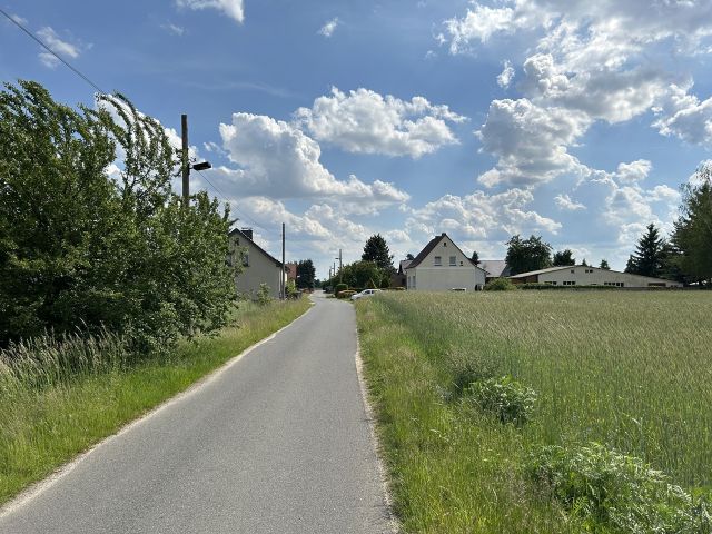 Umgebung - Grundstück ggü. einem Wohnhaus *lt. FNP-Entwurf zukünftige Wohnbaufläche* etwa 34 km vom Cottbuser Zentrum entfernt