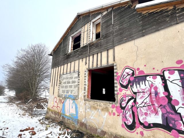 Grundstück mit einem ruinösen, ehemaligen Bahnwärterhaus **zwischen Leipzig und Chemnitz**