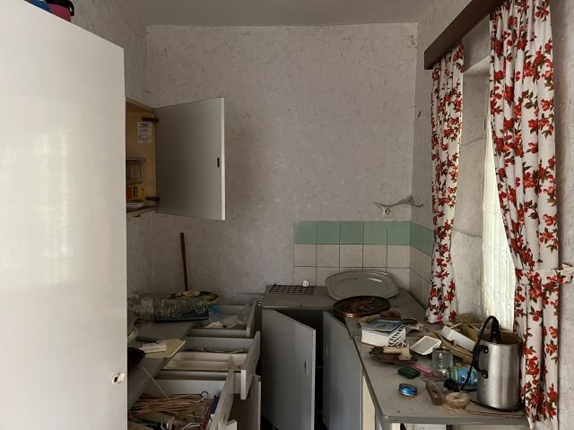 Ehemaliger Bungalow - Innenansicht - Waldfläche mit ehemaligem Bungalow, Schuppen & Unterstand im südwestlichen Berliner Umland **Nachnutzung nicht möglich**
