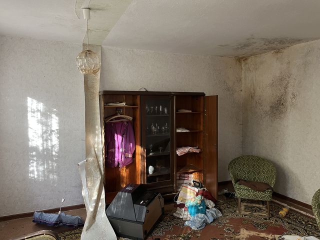 Ehemaliger Bungalow - Innenansicht - Waldfläche mit ehemaligem Bungalow, Schuppen & Unterstand im südwestlichen Berliner Umland **Nachnutzung nicht möglich**
