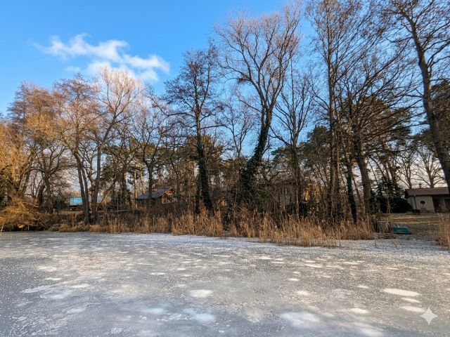 Verkaufsfläche und Umgebung - Vertragsfreies Ufergrundstück am Siethener See **etwa 20 km von Berlin entfernt**