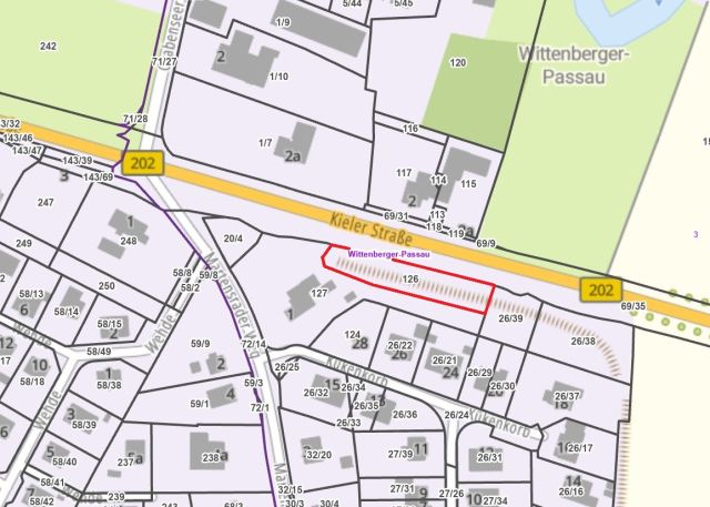 Umgebungsskizze - Innerörtliche Freifläche mit Baumbestand inmitten der Wohnbebauung nur ca. 18 km vom Ostseestrand entfernt in Schleswig-Holstein