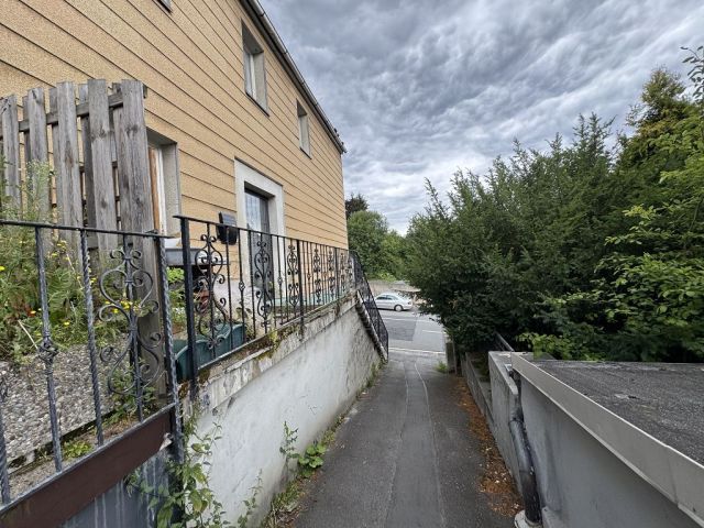 Verkaufsobjekt und Umgebung - Leerstehendes Wohnhaus in Zentrumslage von Arzberg