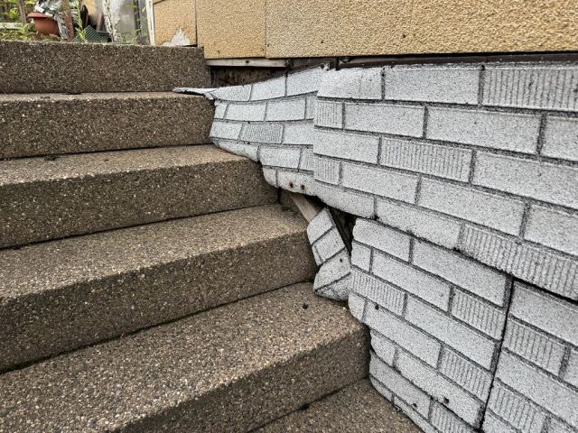 Detailansicht Schäden Fassade - Leerstehendes Wohnhaus in Zentrumslage von Arzberg