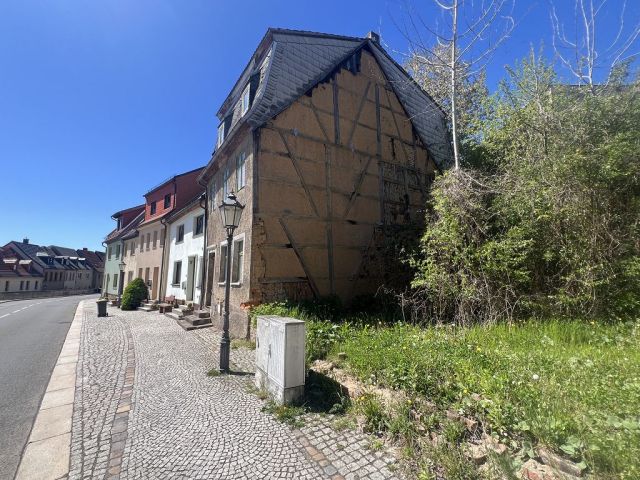 Blick auf Verkaufsobjekt und Umgebung - Ehemaliges Wohnhaus in Waldenburg in einem gepflegten Umfeld und nur wenige Meter vom Marktplatz entfernt