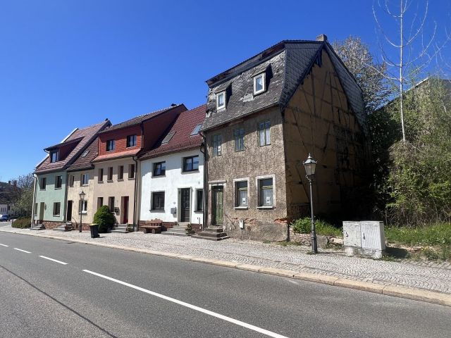 Blick auf Verkaufsobjekt und Umgebung - Ehemaliges Wohnhaus in Waldenburg in einem gepflegten Umfeld und nur wenige Meter vom Marktplatz entfernt
