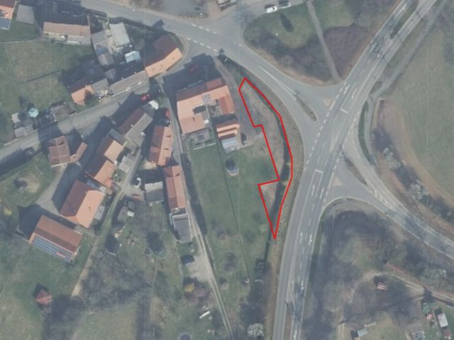 Lageskizze mit Luftbildunterlegung - Vertragsfreies Grundstück mit positivem Bauvorbescheid zur Errichtung einer Zufahrt neben einem Wohnhaus