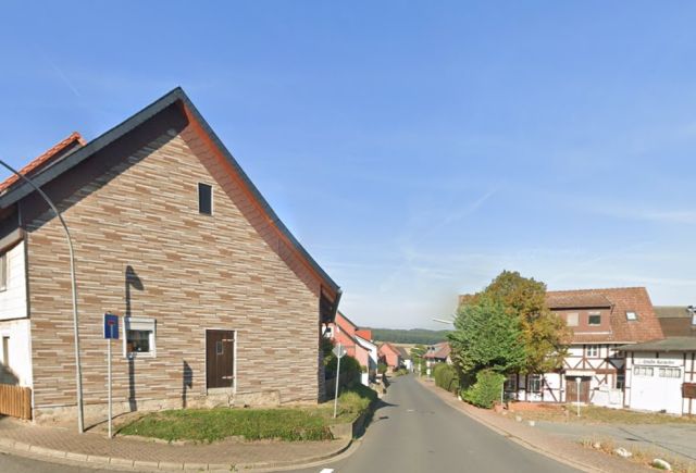 Blick in die Umgebung - Vertragsfreies Grundstück mit positivem Bauvorbescheid zur Errichtung einer Zufahrt neben einem Wohnhaus
