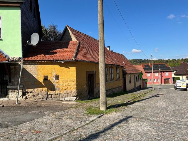 Verkaufsobjekt und Umgebung - Ruinöses Einfamilienhaus mit kleinem Garten **rund 27 km von der Weimarer Altstadt entfernt**