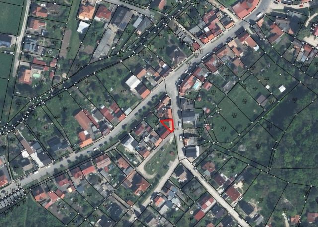 Lageskizze mit Umgebung und Luftbildunterlegung - Ruinöses Einfamilienhaus mit kleinem Garten **rund 27 km von der Weimarer Altstadt entfernt**