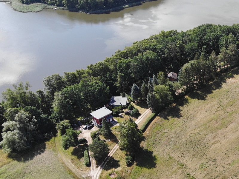 Vertragsfreie Erholungsfläche in unmittelbarer Ufernähe zum Settiner See **ca. 24 km von Schwerin entfernt**