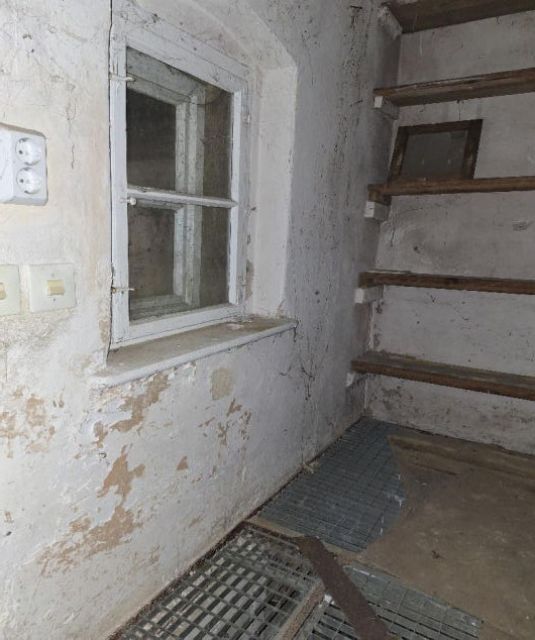 Ehemalige Speisekammer - Leerstehendes, stark sanierungsbedürftiges Einfamilienhaus im Dreiländereck von Sachsen, Brandenburg und Sachsen-Anhalt 