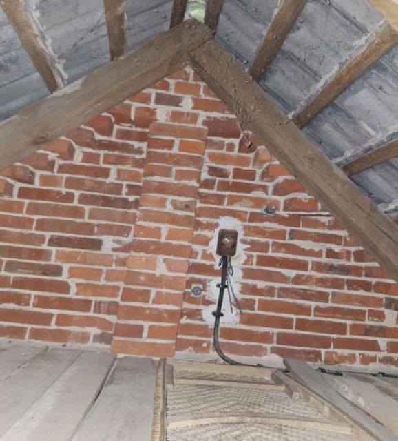 Innenansicht Dachboden - Leerstehendes, stark sanierungsbedürftiges Einfamilienhaus im Dreiländereck von Sachsen, Brandenburg und Sachsen-Anhalt 