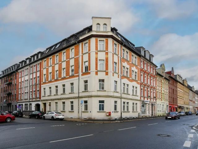 WEG-Anlage und Umgebung (ältere Aufnahme) - Solide vermietete Eigentumswohnung in zentraler Wohnlage unweit des Geraer Stadtwaldes
