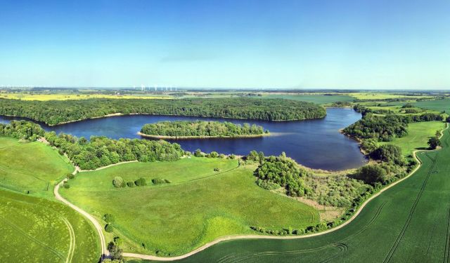 Blick auf Kastorfer See in ca. 23 km Entfernung - Vertragsfreies Grundstück im Innenbereich in der Mecklenburgischen Seenplatte - lt. FNP Wohnbaufläche