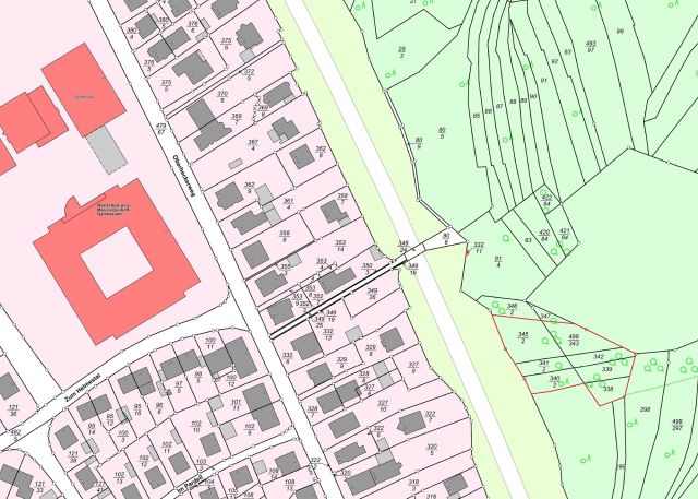 Lageskizze - 8 überwiegend zusammenhängende Wald- und Unlandflächen nahe der B 42 **vertragslos genutzt**