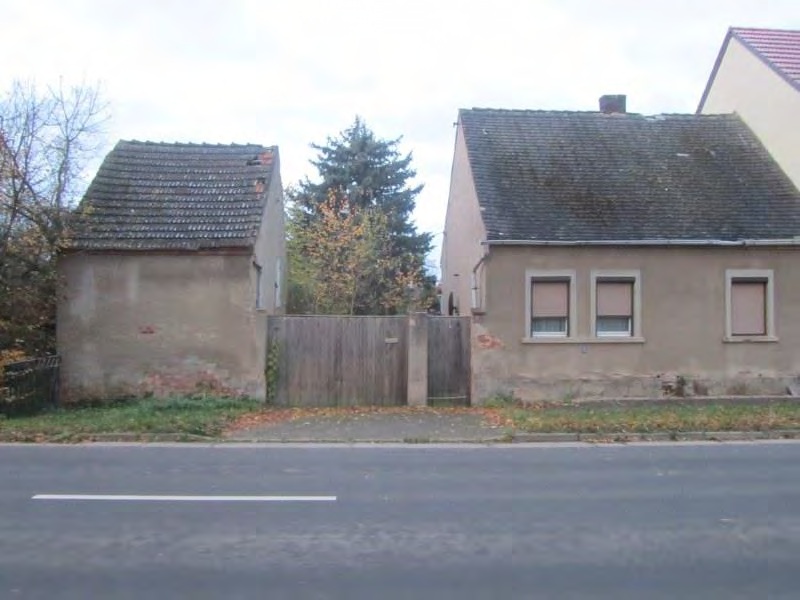 Ruinöses Einfamilienhaus mit diversen ehemaligen Nebengebäuden (u. a. Stall, Waschhaus, Schuppen) *zwischen Leipzig & Magdeburg*
