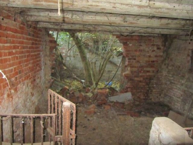 Ehemaliges Stallgebäude Innenansicht - Ruinöses Einfamilienhaus mit diversen ehemaligen Nebengebäuden (u. a. Stall, Waschhaus, Schuppen) *zwischen Leipzig & Magdeburg*